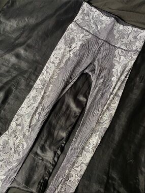 lululemon athletica Gray Lace-Pattern Leggings